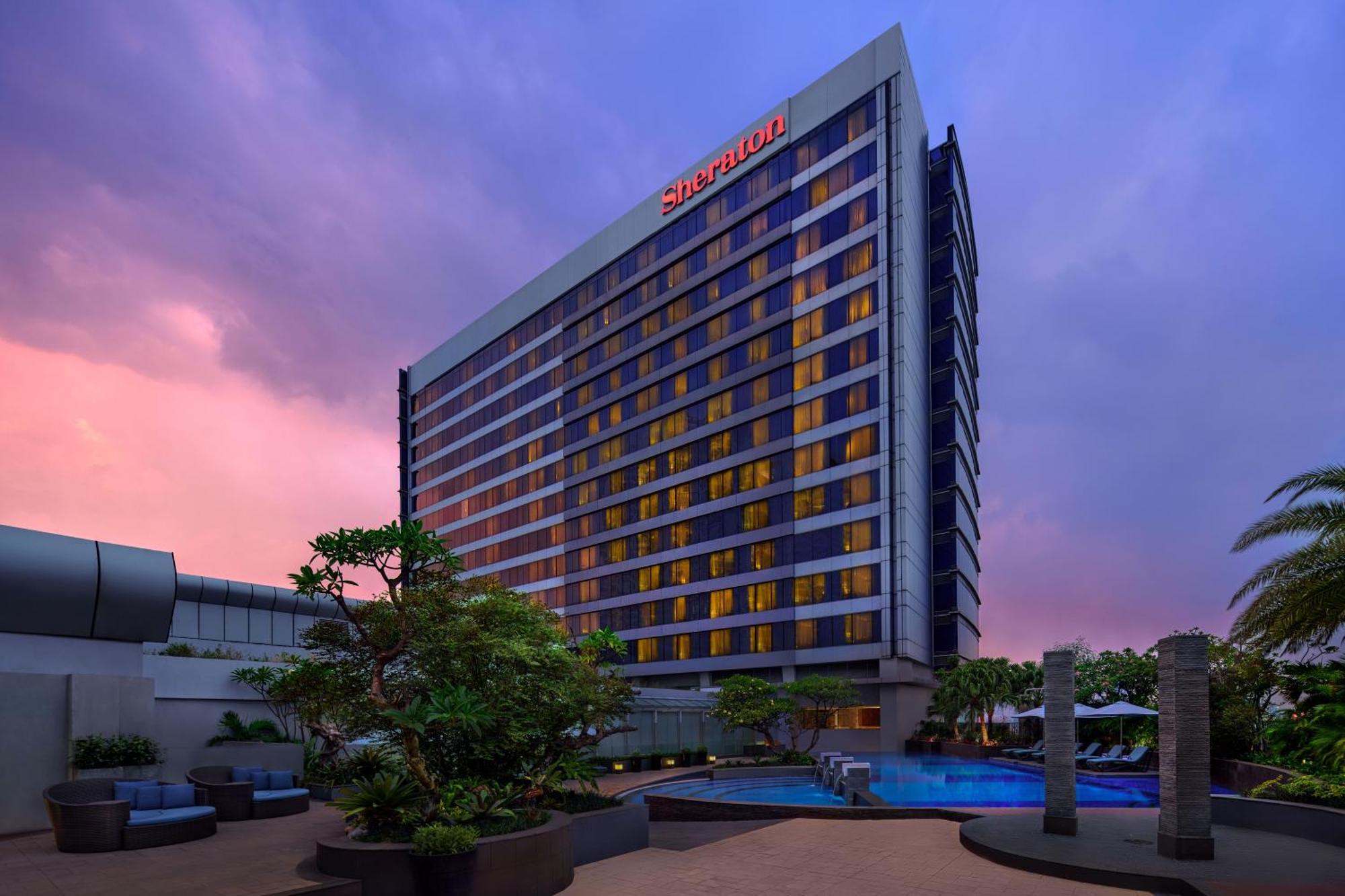Sheraton Grand Jakarta Gandaria City Hotel Buitenkant foto