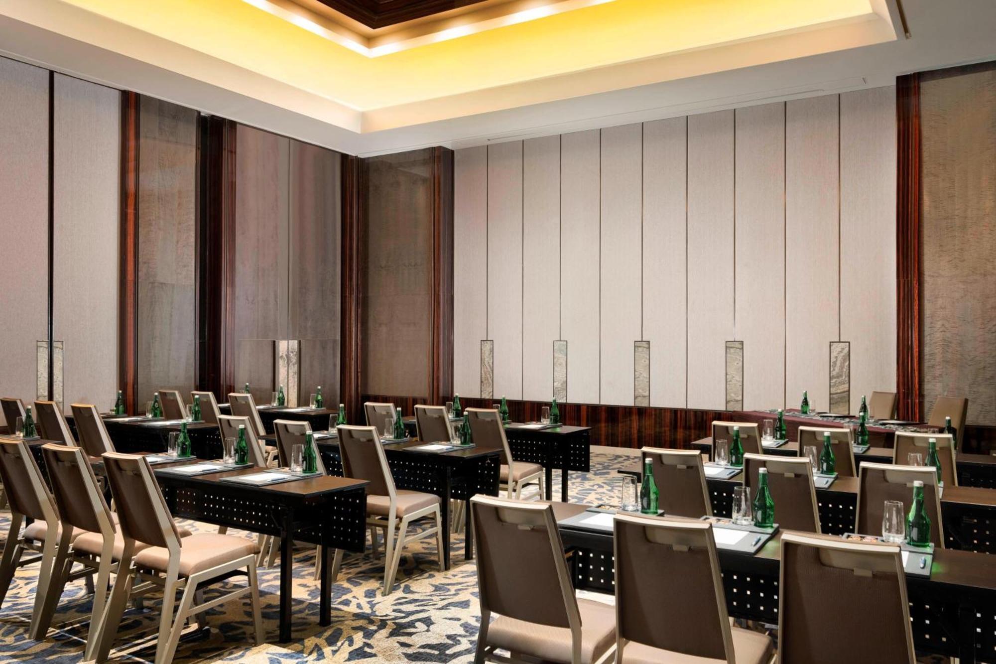 Sheraton Grand Jakarta Gandaria City Hotel Buitenkant foto